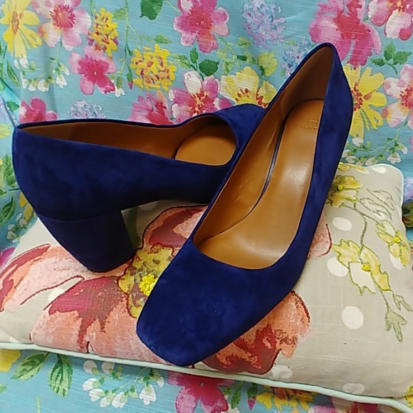 HALSTON BLUE SUEDE PUMPS - Picture 1 of 7